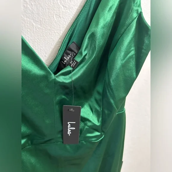 Lulu’s Long Green Satin Dress NWT - Picture 6 of 7
